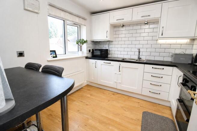 3 bed Terraced for sale Image 10