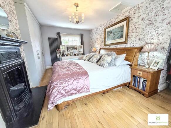 4 bed Detached for sale Image 9