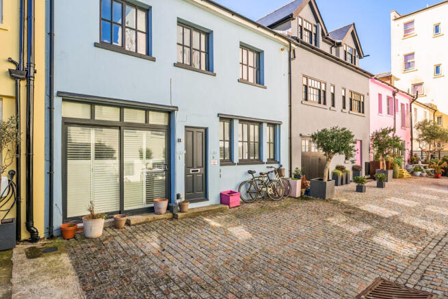 2-bed flat on Brunswick Street West, Hove, BN3, £450,000