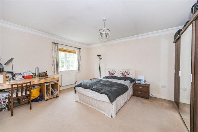 6 bed Detached for sale Image 9