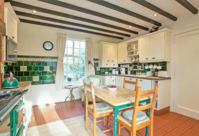 Kitchen 2.jpg