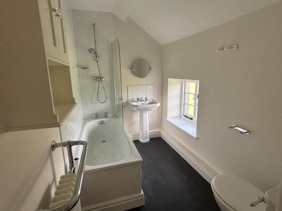 3 bed House to rent Image 11