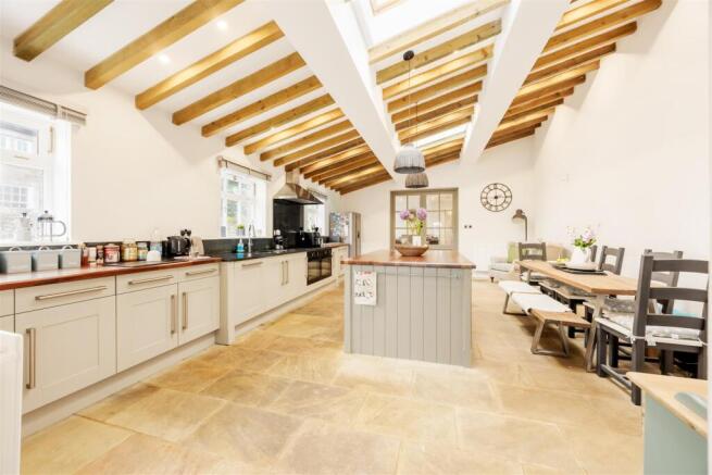 4 bed House for sale Image 9
