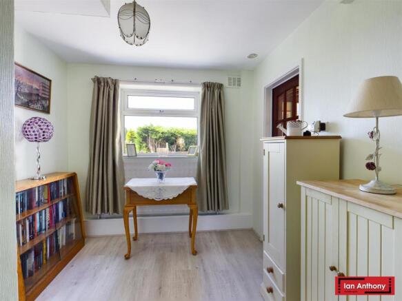 BREAKFAST/SITTING ROOM