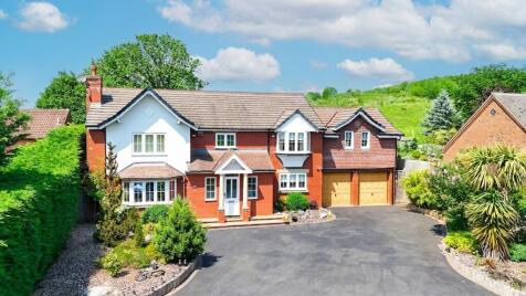 Middle House Drive, Marlbrook, B60