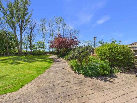 4 bed Detached Bungalow for sale Image 12