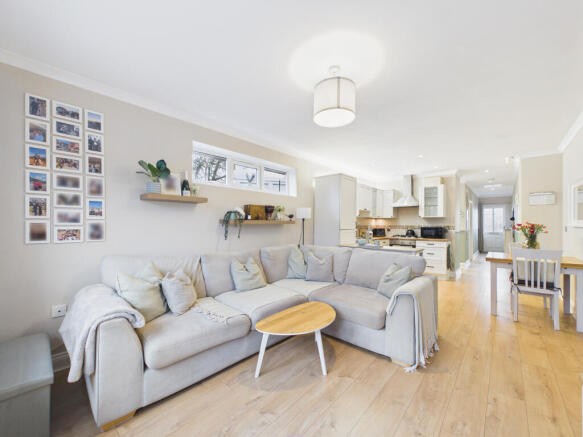 CAM02536G0-PR0047-STILL005