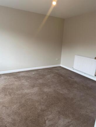3 bed Semi-Detached to rent Image 4