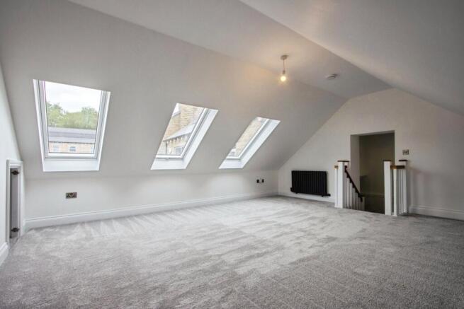 5 bed Detached for sale Image 10