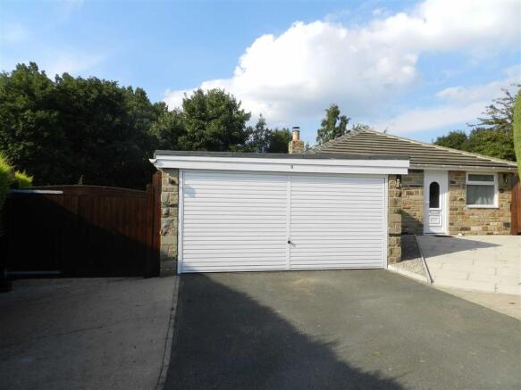 DOUBLE GARAGE