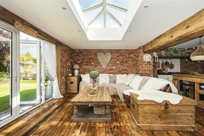 2 Cleveland Close21.jpg