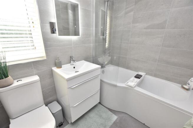 BATHROOM/WC