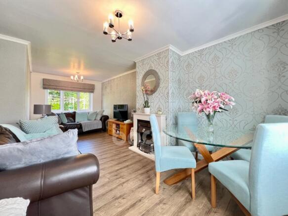 LOUNGE DINING ROOM AVON DRIVE LINWOOD PAISLEY PROP