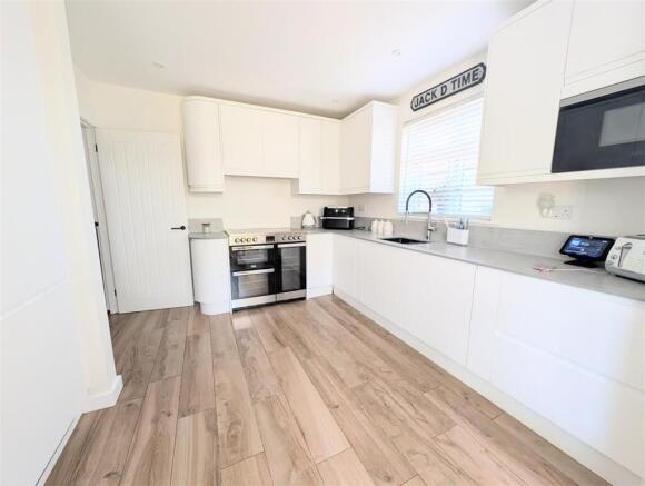 Oakgrove Road, Bishopstoke, Eastleigh photo 5
