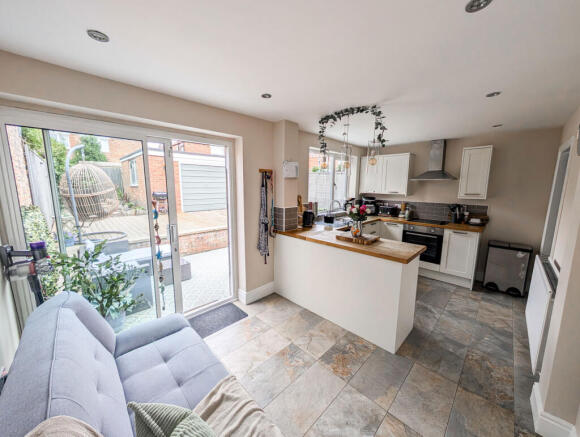 3 bed Semi-Detached for sale Image 7