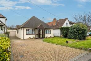 Green Willow, Surrey Gardens, Effingham Junction, Leatherhead KT24 5HH