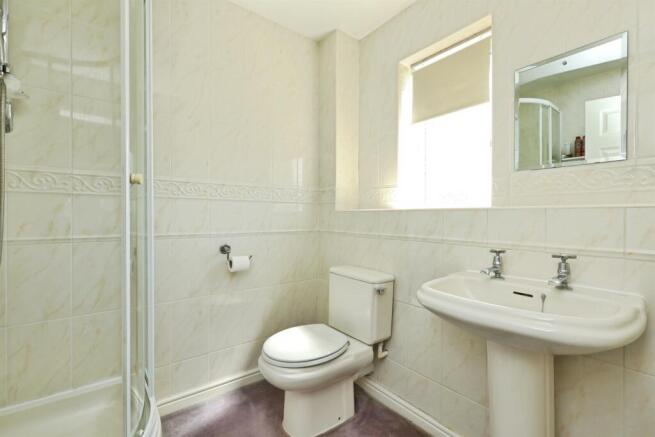 5 bed Detached for sale Image 9