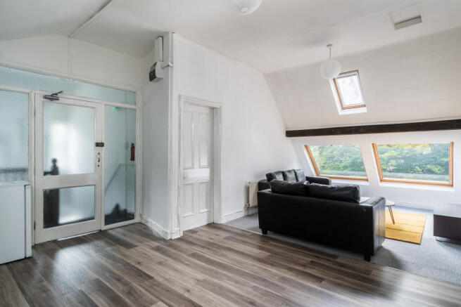 4 bed Flat to rent Image 10