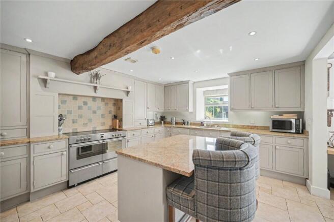 4 bed House for sale Image 8