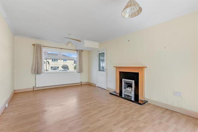 3 bed Semi-Detached for sale Image 4