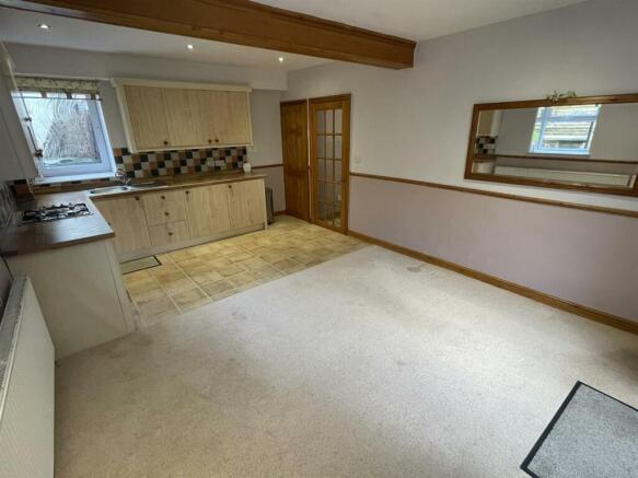 KITCHEN/DINING ROOM