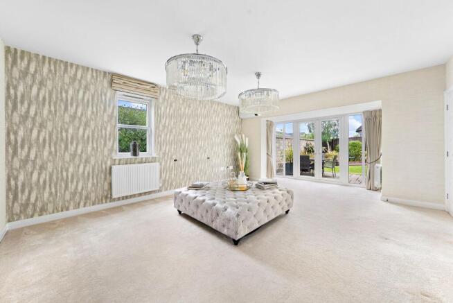 5 bed Detached for sale Image 4