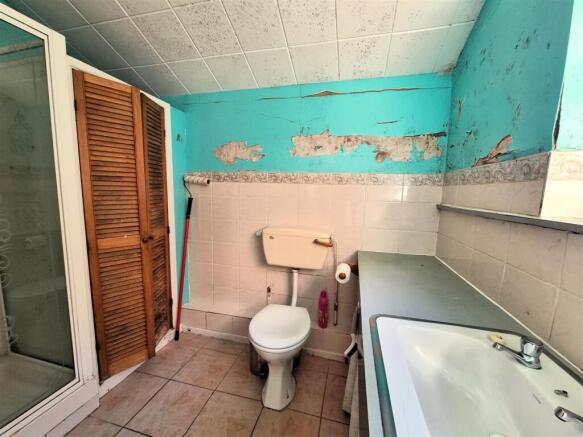 5 Tugela Road - Shower Room.jpg