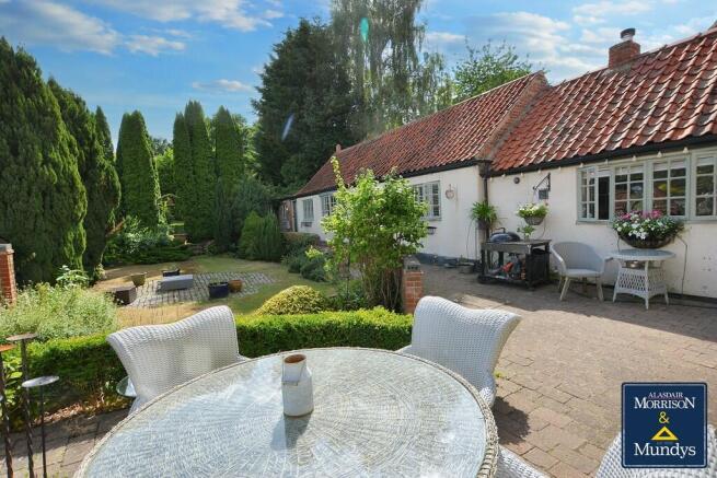 Rear Terrace-Gard...