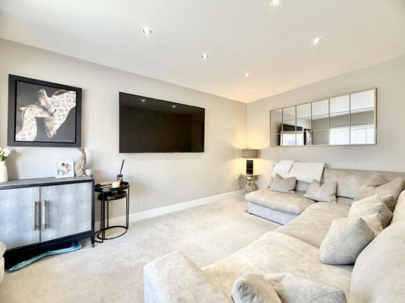4 bed Detached for sale Image 7
