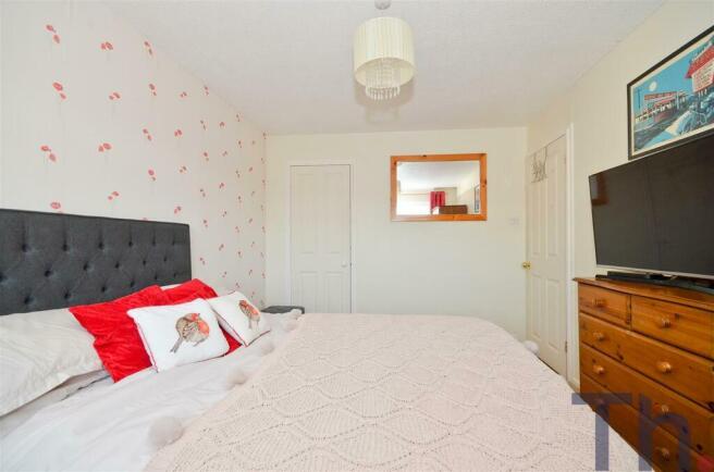 Bedroom 1 (2).JPG