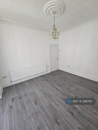 3 bed Terraced to rent Image 5