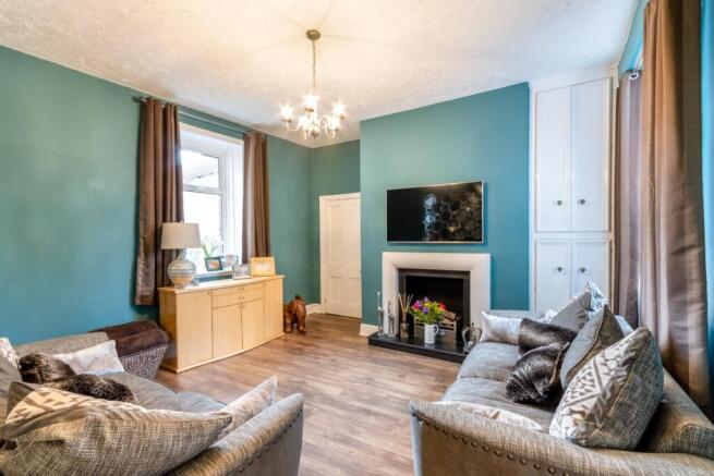 5 bed Link Detached House for sale Image 7