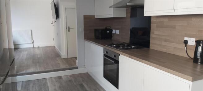 4 bed House Share to rent Image 5