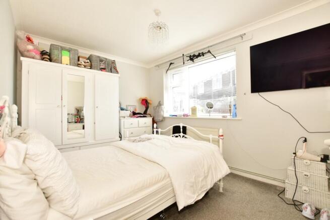 Holly bed 2