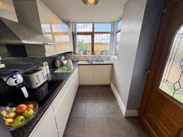 4 bed Semi-Detached for sale Image 5