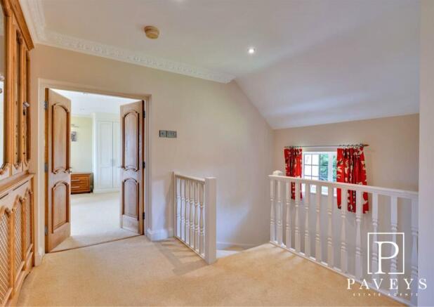 FIRST FLOOR LANDING