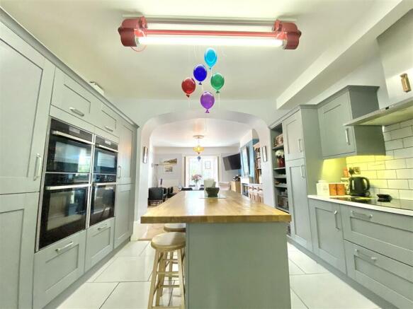 Kitchen / Breakfast Room