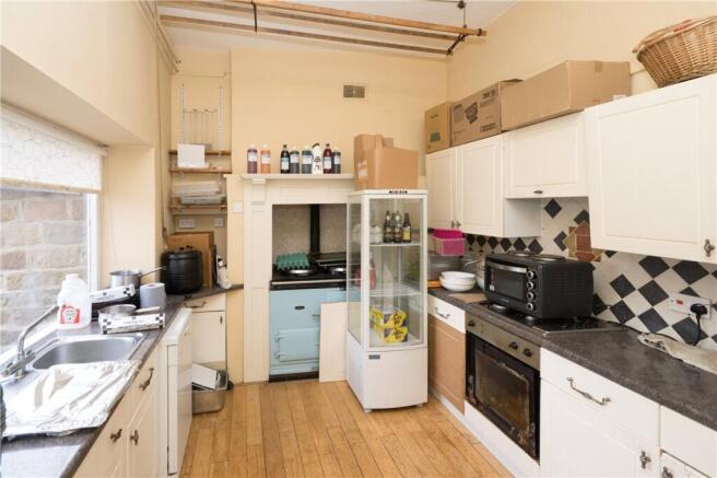 8 bed House for sale Image 10