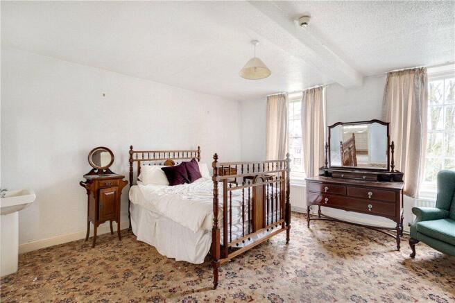 6 bed Town House for sale Image 8