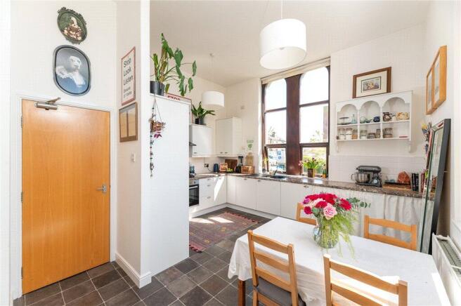 2 bed Apartment for sale Image 5