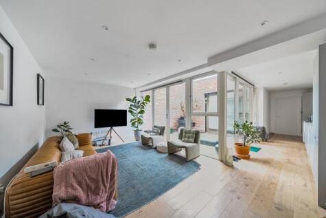Edgewood Mews, London