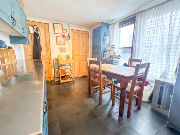 4 bed Terraced for sale Image 8