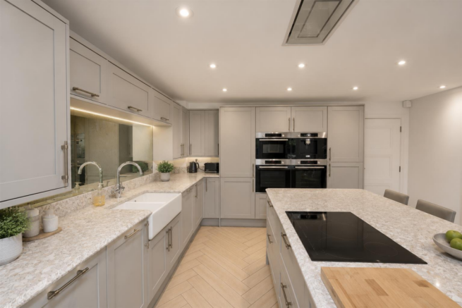 4 bed Detached for sale Image 4
