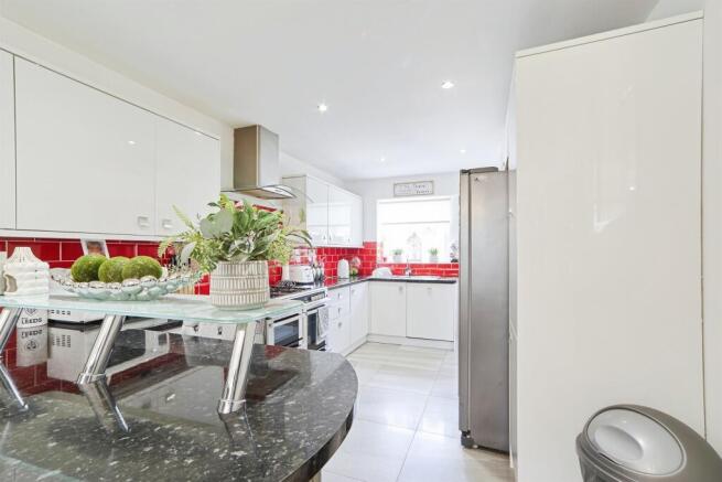 6 bed Detached for sale Image 8