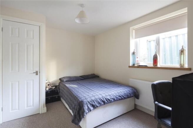 4 bed Semi-Detached to rent Image 5