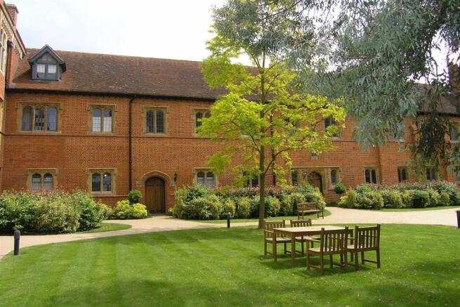Abbey Gardens - Communal Grounds 2.jpg