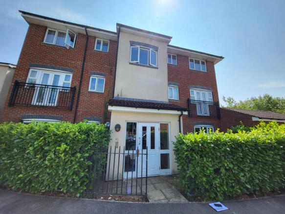 Immaculate Two Double Bedroom Apartment on Kiln W