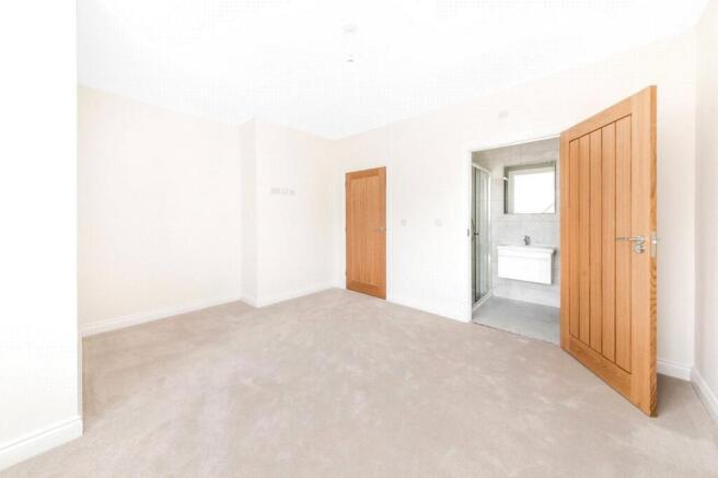 4 bed Detached for sale Image 11