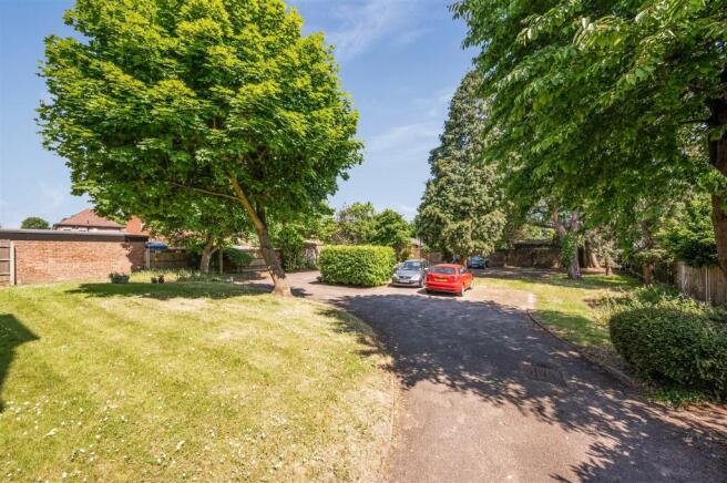 Communal Garden/ Parking
