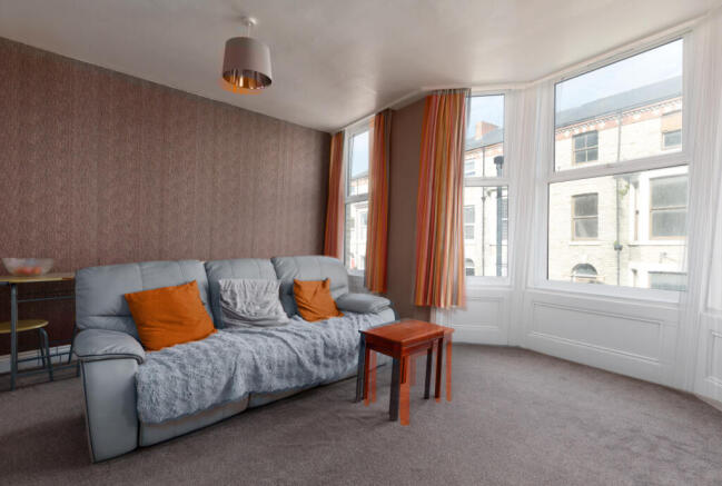 3 bed Flat for sale Image 4